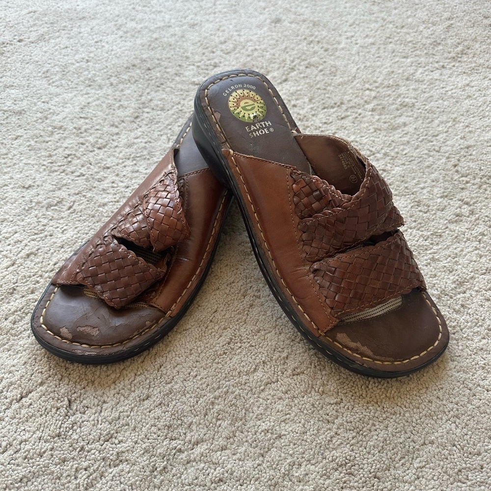 Women’s Earth Shoe brown sandals 8.5